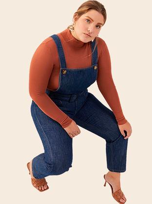 Imagem de Jardineira Longa Feminina de Jeans Plus Size