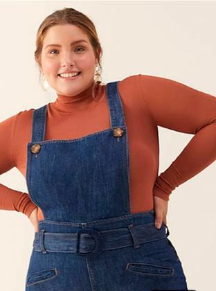 Imagem de Jardineira Longa Feminina de Jeans Plus Size