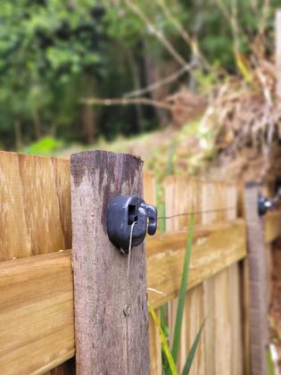 Imagem de Jg Isolador Elétrico 50 Passadores+10 Terminais+60 Parafusos