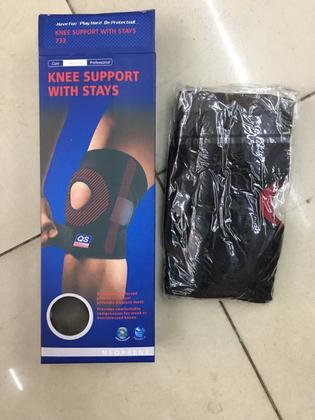 Imagem de Joelheira de Compressão Ortopédica Articulada Reforçada Esportiva Neoprene Respirável Preta Unissex Ajustável Ergonômica Alívio Dores no Joelho