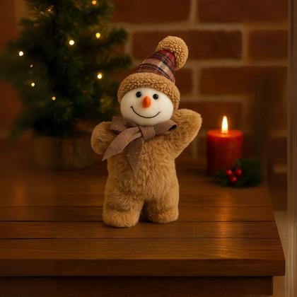 Imagem de Jogo 2 Bonecos de Neve Decorativos Natal Pelúcia Marrom Claro Gorro e Cachecol Xadrez e Crochê 26cm e 20cm