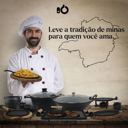 Imagem de Jogo 3 Caçarolas com alça de madeira, 1 Assadeiras, 1 Frigideira e 1 Chaleira - Panela Mineira   Muito utilizada por bares e restaurantes para servir 