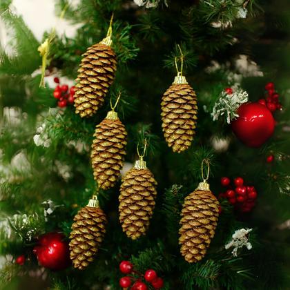 Imagem de Jogo 6 Pinha Natural Pendente Natalina 8,5cm com Glitter Dourado e Cordão para Pendurar