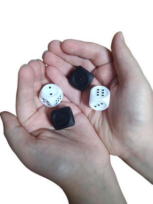 Imagem de Jogo De Dados em Alto Relevo Braille e Baixa Visão (conjunto Com 02 dados)