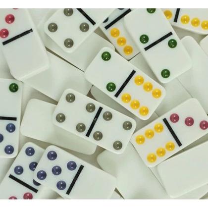 Imagem de Jogo de Dominó Colorido Com Estojo de Metal 28 peças