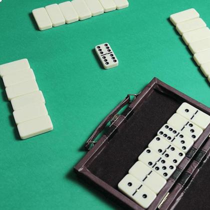 Imagem de Jogo de Dominó com Maleta Western em Material Sintético Marrom