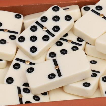 Imagem de Jogo de Dominó em Osso Grosso Profissional Estojo em Madeira Tradicional