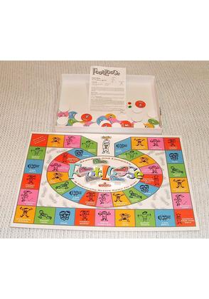 Imagem de Jogo de festa Funko Footloose com sapatos de dedo para maiores de 10 anos, 3 a 8 jogadores