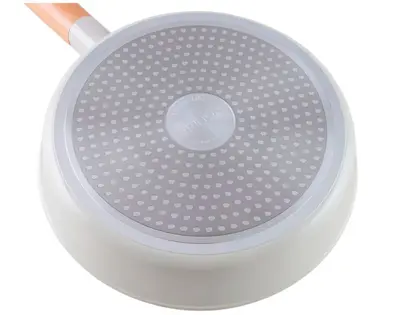 Imagem de Jogo de Panelas Brinox Revestimento Cerâmico Creme 5 Peças Cabo Amadeirado Ceramic Life Nordic