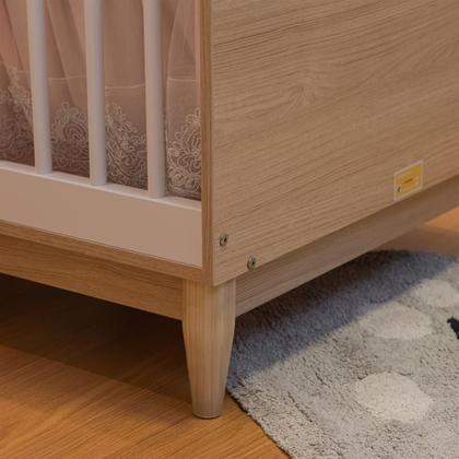 Imagem de Jogo de Quarto Bebê Tomi Quater 3 Peças  Berço 2 em 1, Cômoda e Guarda Roupa 4 Portas MDF Branco com Carvalho