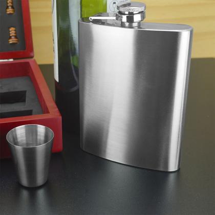 Imagem de Jogo De Xadrez com Kit Cantil De Bolso 200ml 4 Copos e Funil