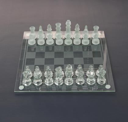 Imagem de Jogo de xadrez com tabuleiro e peças de vidro 25x25cm