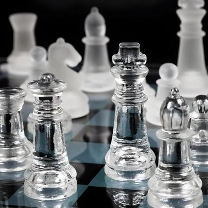 Imagem de Jogo De Xadrez Tabuleiro Com 32 Peças De Vidro 25cm