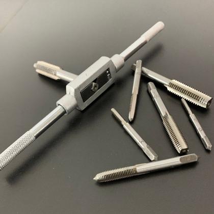 Imagem de Jogo Kit de Macho com Vira-Macho Manual com 8 Peças de M3 a M12 Profissional 