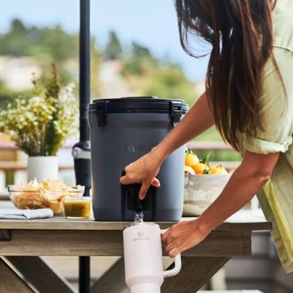 Imagem de Jug Térmica Stanley Charcoal 7,5L