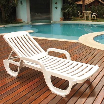 Imagem de Kit 03 Espreguiçadeira Piscina de Plástico Pitangui Branca com Rodas