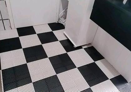 Imagem de KIT 04 TAPETE MODULAR ANTIDERRAPANTE FLEXIVEL 30x30 BOX BANHEIRO LAVANDERIA CANIL NOVOFLEX