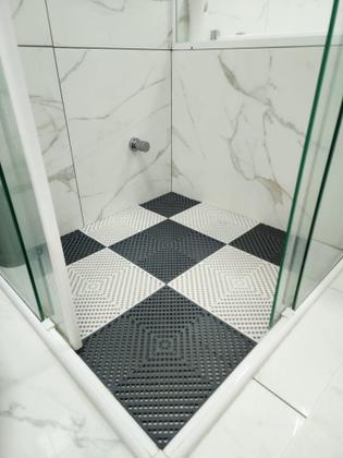 Imagem de KIT 04 TAPETE MODULAR ANTIDERRAPANTE FLEXIVEL 30x30 BOX BANHEIRO LAVANDERIA CANIL NOVOFLEX