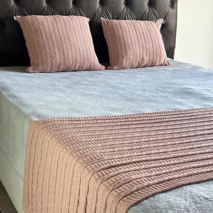 Imagem de Kit 1 Manta Premium Para Sofá, Poltrona, Cama Queen e 2 Capas de Almofada em Tricot  Modelo Super Luxo  Costura Mágica.