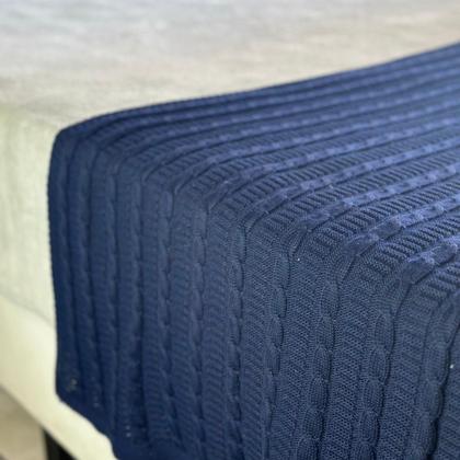 Imagem de Kit 1 Peseira Super Luxo Para Cama Queen, Poltrona e Sofá 230cm x 60cm com 2 Capas de Almofada em Tricot  Modelo Premium Costura Mágica.