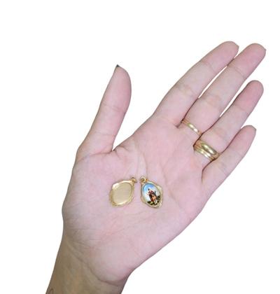 Imagem de Kit 100 Medalhas Santo Expedito 2cm Resinada Dourada simples