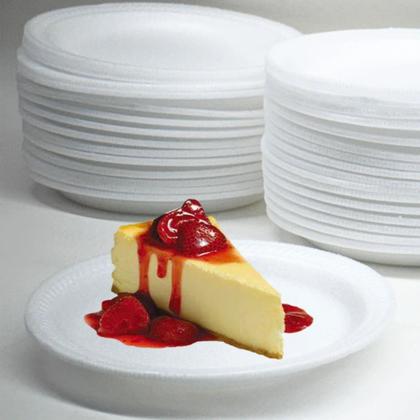 Imagem de Kit 100 pratos isopor 15cm + 100 garfinhos sobremesa branco