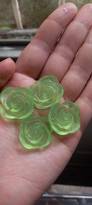 Imagem de Kit 100 Unidades de Sabonete Flor - Mini Rosa COR VERDE TRANSLUCIDO com 1,5 cm