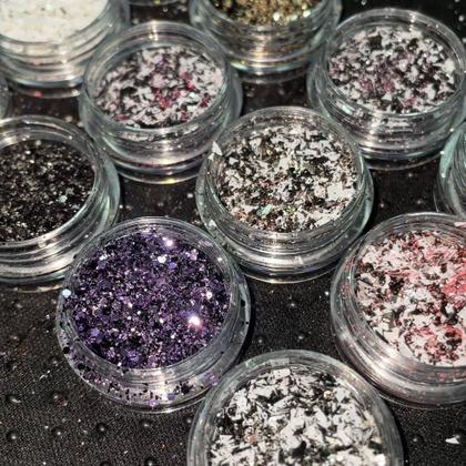 Imagem de Kit 12 Glitter Flocado Para Unhas Lantejoulas Encapsulada Nails Decoração HM-0648 COM PRATA, DOURADO E PRETO