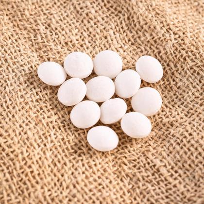 Imagem de Kit 12 Pacotes Pedra Naftalina Bola Anti Traça Anti Mofo  21gr Novo Frescor Repelente Insetos e Traças / Combate Umidade