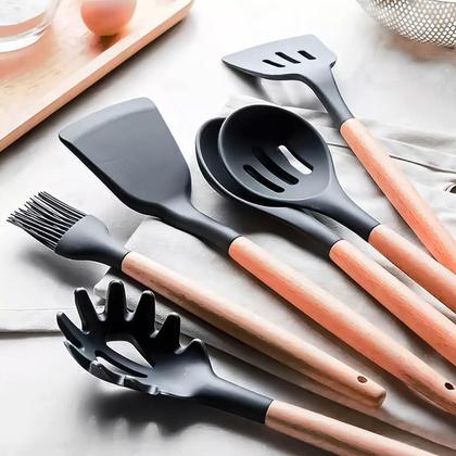 Imagem de Kit 12 Utensílios de Cozinha Silicone Cabo de Madeira Cor Cinza