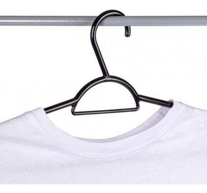 Imagem de Kit 18 Cabides Preto Reforçado Sanremo Plástico Closet
