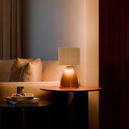 Imagem de Kit 2 Abajur de Mesa Dourado Bojudo Com Cúpula Algodão Para Cabeceira, Cama, Quarto, Sala ou Escritório