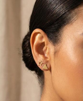 Imagem de Kit 2 Brincos Estrela e Triangulo Delicado Pequeno Folheado a Ouro 18k