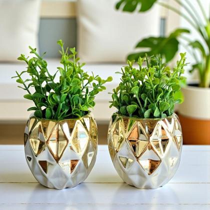 Imagem de Kit 2 Enfeite de Mesa Vasinhos Dourado 3D + Planta Artificial Elegante Luxo