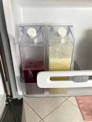 Imagem de Kit 2 Garrafas Acrílico 1 Litro Caixa Transparente Leiteira Frasco Organizador de Geladeira Leite Suco Água Chá Achocolatado Dia das Mães Aniversário