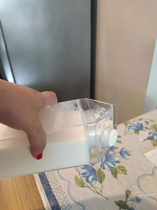 Kit 2 Garrafas Acrílico 1 Litro Caixa Transparente Leiteira Frasco Organizador de Geladeira Leite Suco Água Chá Achocolatado Dia das Mães Aniversário - Top Rio Imagem de Kit 2 Garrafas Acrílico 1 Litro Caixa Transparente Leiteira Frasco Organizador de Geladeira Leite Suco Água Chá Achocolatado Dia das Mães Aniversário