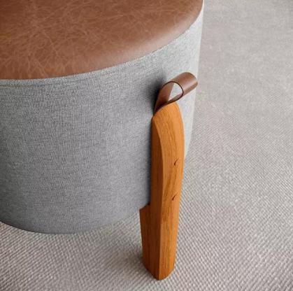 Imagem de Kit 2 Puff, puf banqueta sala redondo pés em madeira tampo em material sintético CM