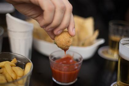 Imagem de Kit 2 Tigelas de Vidro Americano 600ml Tampa Colorida Nadir