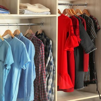 Imagem de Kit 3 Cabides De Madeira Com Verniz Premium E Gancho 360 Cromado Versátil Para Roupas Calças Loja