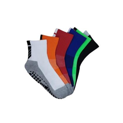 Imagem de Kit 3 Meia Antiderrapante Infantl Juvenil Cano Médio Treino