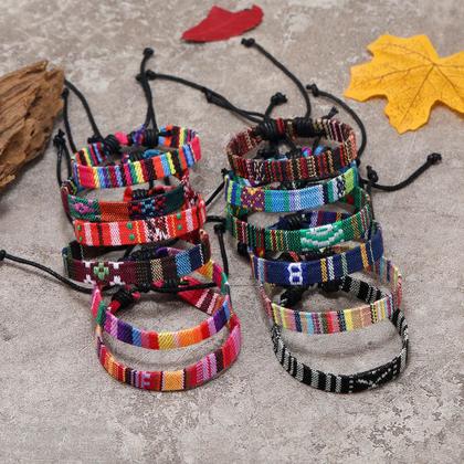 Imagem de Kit 3 Pulseiras Boêmias Coloridas Entrançadas à Mão Unissex