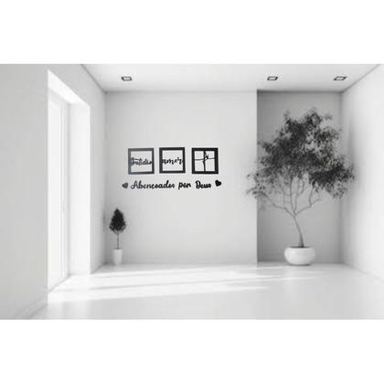Imagem de kit 3 quadros decorativos + frase abençoado por Deus
