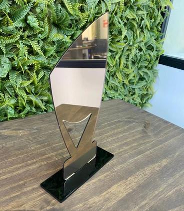 Imagem de Kit 3 Troféus Dourado, Prata E Bronze 21x11cm C/base Preta