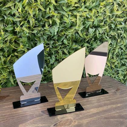 Imagem de Kit 3 Troféus Dourado, Prata E Bronze 21x11cm C/base Preta