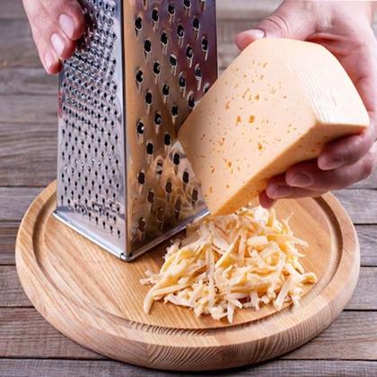 Imagem de Kit 3 Utensílios para Pizza em Aço Inox: Ralador N8, Cortador e Rolo para Massa