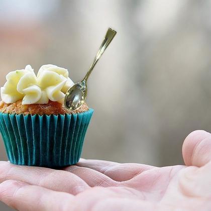 Imagem de Kit 36 Mini Colher Dourada Descartável p/ Doce Bolo De Pote