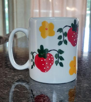 Kit 4 canecas 300ml - Porcelana decorada - Flores e Frutas - M.A.S. Imagem de Kit 4 canecas 300ml - Porcelana decorada - Flores e Frutas