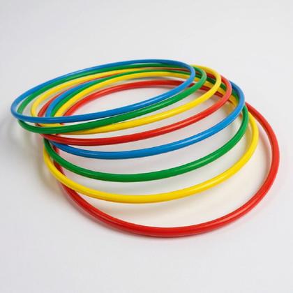 Imagem de Kit 4 pipas + 4 bamboles + 50 bolinhas de gude + 4 piões