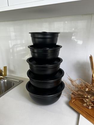Imagem de Kit 5 Bowls de Aço Inox Preto com Tampas Pretas  Tigelas Empilháveis para Cozinha, Preparo e Armazenamento
