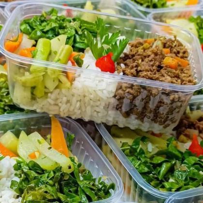 Imagem de Kit 96 Pote Retangular de Plástico 500ml Marmita Fit Bolo no Pote de Sorvete Transparente Com Tampa